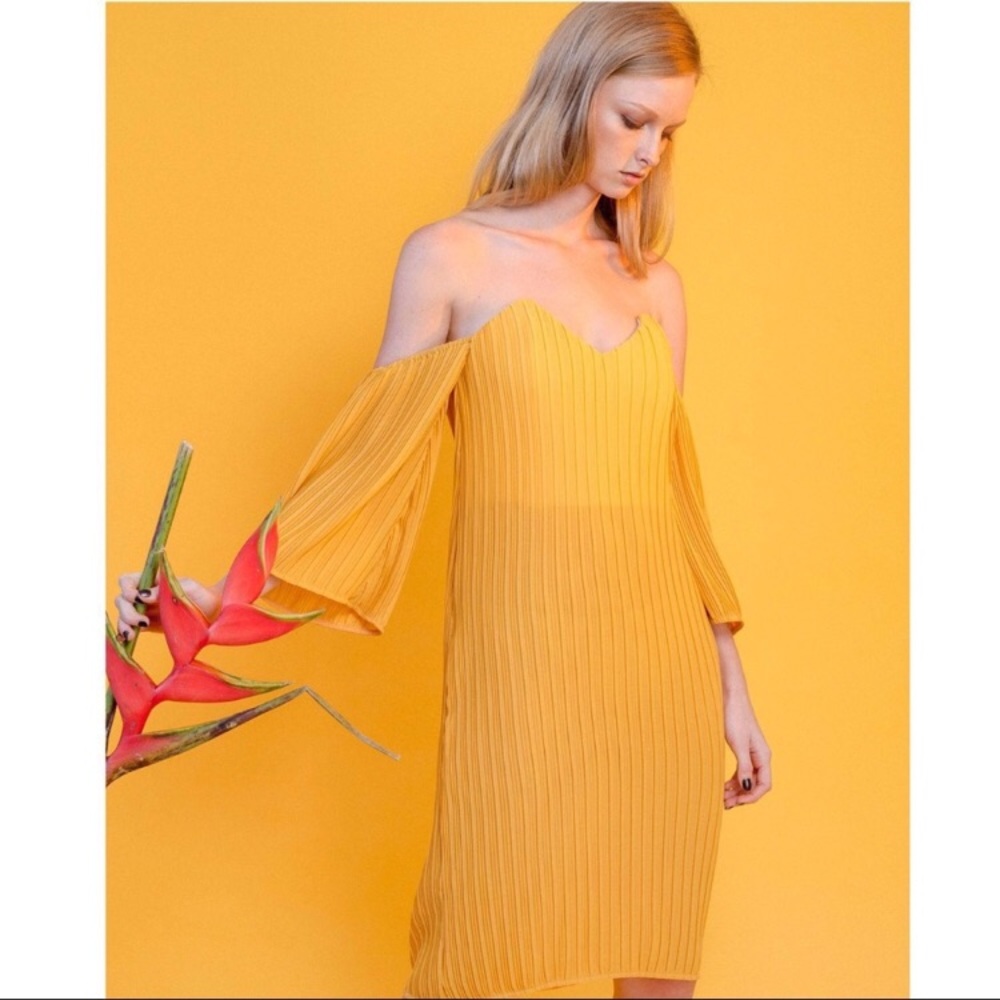 Elliatt Strapless Pleated Yellow Off-Shoulder Dress